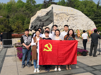 清明祭英烈，遺志永傳承—置業(yè)公司第一、第二黨支部組織開(kāi)展祭掃烈士陵園活動(dòng)