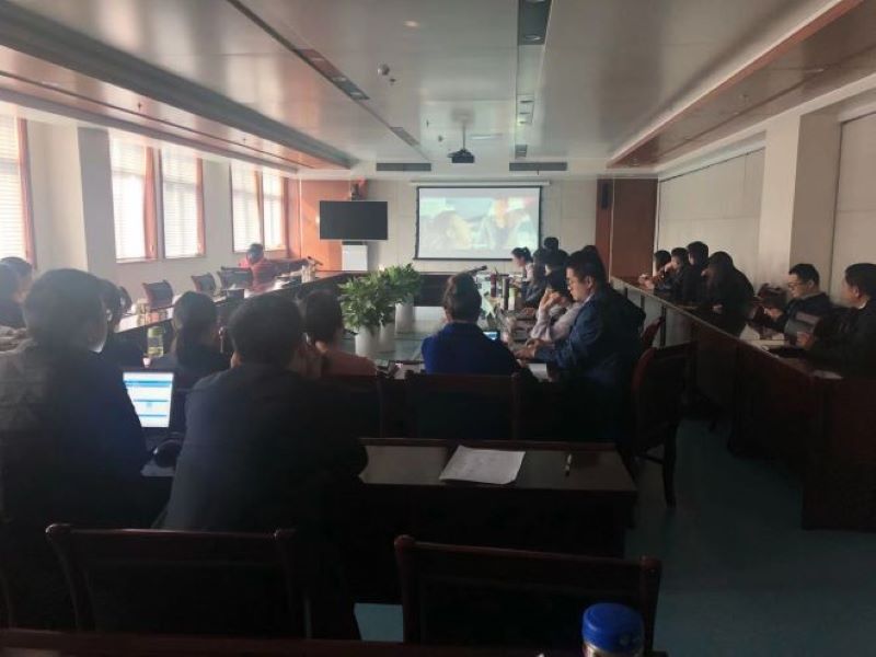 公司組織黨員、員工觀看廉潔警示教育題材電影《決不姑息》